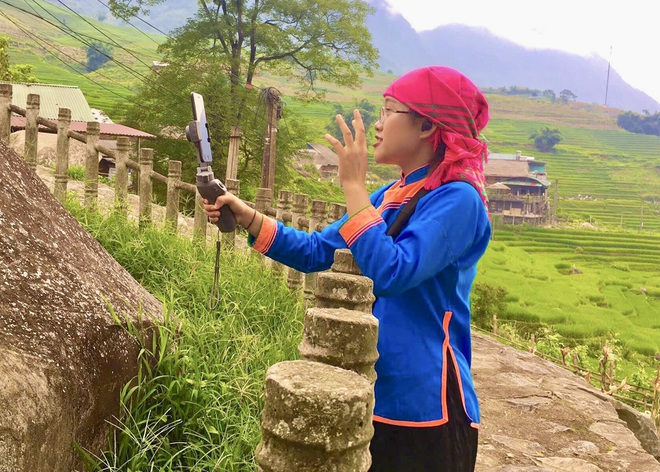 Vietnam's Ethnic Girl Opens Online Tour for Tourists to Explore Sapa Giay Girl Creates Virtual Trek for Tourists to Explore Sapa