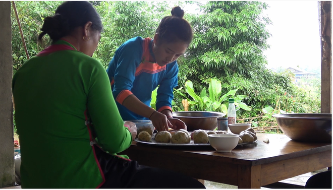 Vietnam's Ethnic Girl Opens Online Tour for Tourists to Explore Sapa Giay Girl Creates Virtual Trek for Tourists to Explore Sapa