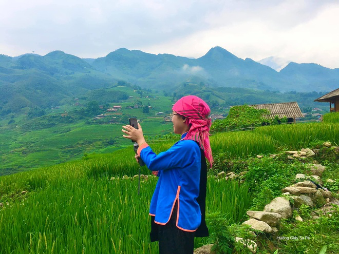 Vietnam's Ethnic Girl Opens Online Tour for Tourists to Explore Sapa Giay Girl Creates Virtual Trek for Tourists to Explore Sapa