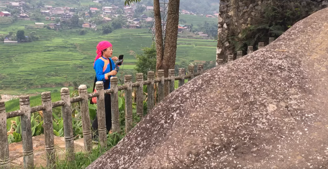 Vietnam's Ethnic Girl Opens Online Tour for Tourists to Explore Sapa Giay Girl Creates Virtual Trek for Tourists to Explore Sapa