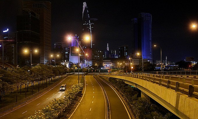 Vo Van Kiet Street on July 26, 2021, after HCMC restricts people from going out after 6 p.m. Photo: VnExpress Vo Van Kiet Street on July 26, 2021, after HCMC restricts people from going out after 6 p.m. Photo: VnExpress