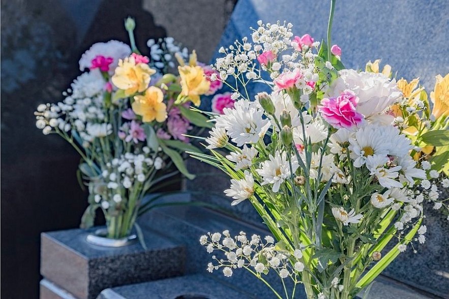 Bring flowers to vidit grave. Photo: Getty Images Bring flowers to vidit grave. Photo: Getty Images