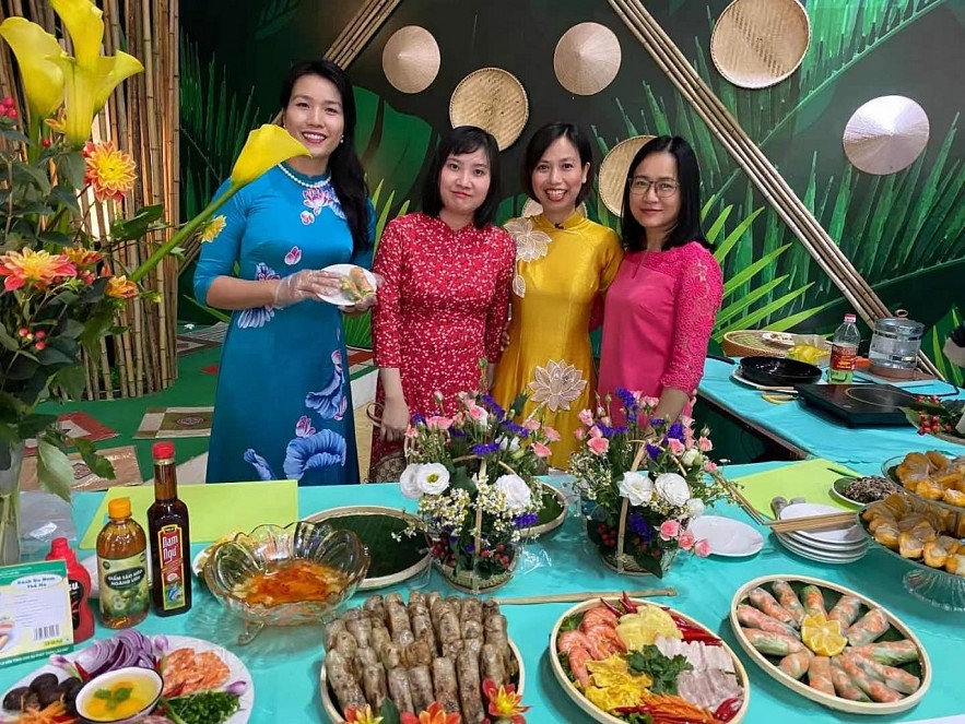 Promoting Tourism and Unique Vietnamese Cuisine in Kunming, China Promoting Tourism and Vietnamese Cuisine in China