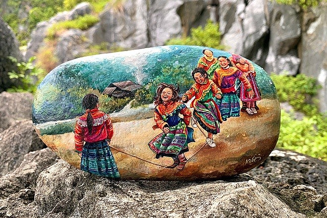 Creative Art of Painting on Cobblestone Cobblestone Creative Art