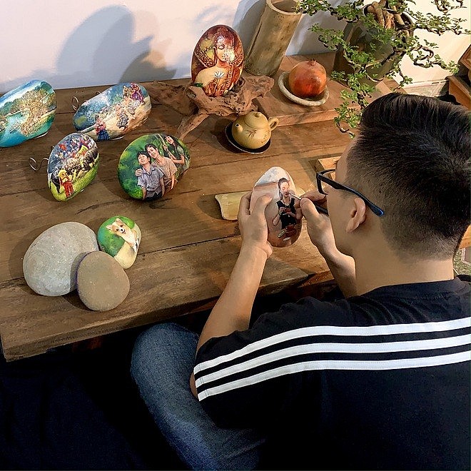 Creative Art of Painting on Cobblestone Cobblestone Creative Art