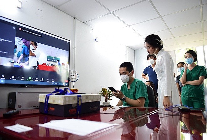 Special Wedding of a Nurse at Ho Chi Minh City Field Hospital Love in Times of Covid: HCMC Nurse Attends Virtual Wedding