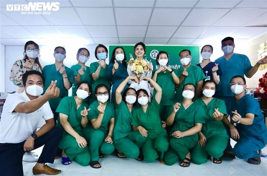 Special Wedding of a Nurse at Ho Chi Minh City Field Hospital Love in Times of Covid: HCMC Nurse Attends Virtual Wedding