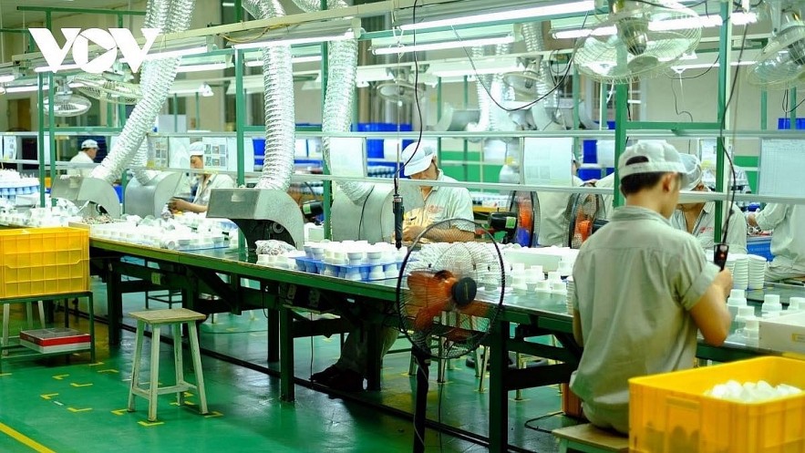 Local businesses need to receive more support to restore production and business activities amid the ongoing COVID-19 pandemic. Photo: VOV