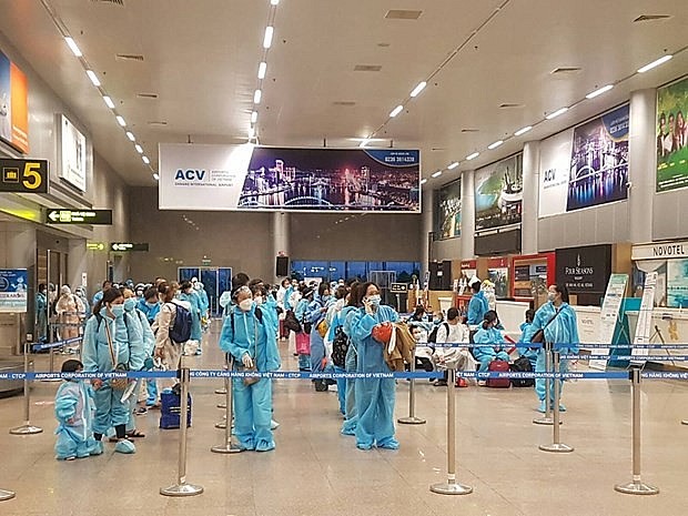 A total of close to 200 natives of Quang Nam are brought back to their hometown from HCM City on a Vietnam Airlines flight. Photo: Vietnam Airlines A total of close to 200 natives of Quang Nam are brought back to their hometown from HCM City on a Vietnam Airlines flight. Photo: Vietnam Airlines