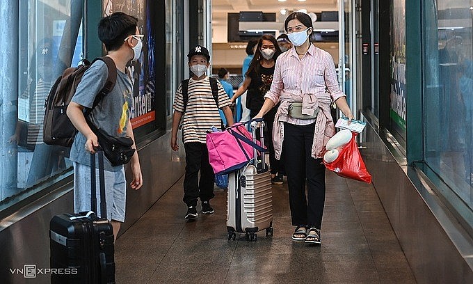 Passengers board a plane leaving Hanoi for HCMC, Oct. 10, 2021. Photo: VnExpress Passengers board a plane leaving Hanoi for HCMC, Oct. 10, 2021. Photo: VnExpress