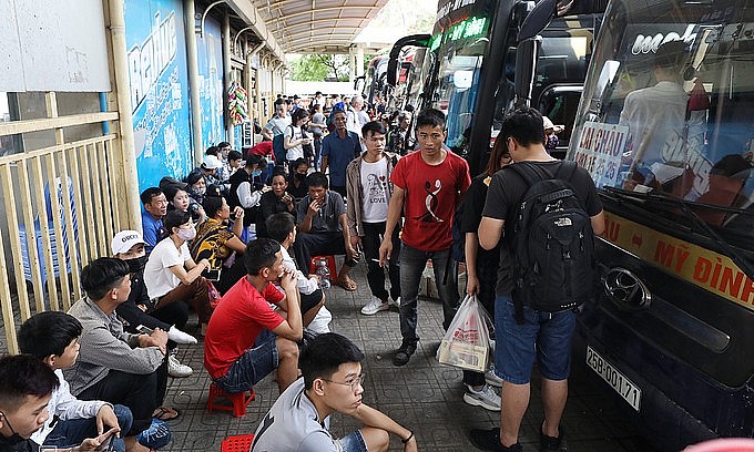 People wait at a bus station in Hanoi, 2019. Photo: VnExpress People wait at a bus station in Hanoi, 2019. Photo: VnExpress