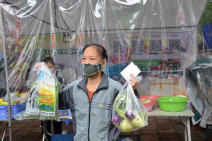 From Plastic Waste to Food: Unique Model Hanoi's Newest Green Scheme: Exchanging Plastic Waste for Food