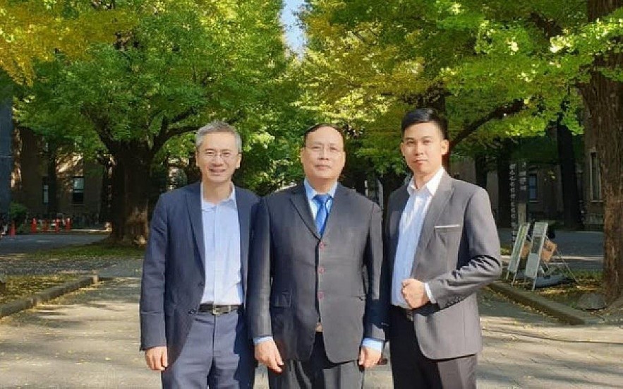 Prof. Nguyen Dinh Duc of the Vietnam National University of Hanoi (middle) is one of the most prominent names to be honoured in the list. Photo: VOV Prof. Nguyen Dinh Duc of the Vietnam National University of Hanoi (middle) is one of the most prominent names to be honoured in the list. Photo: VOV