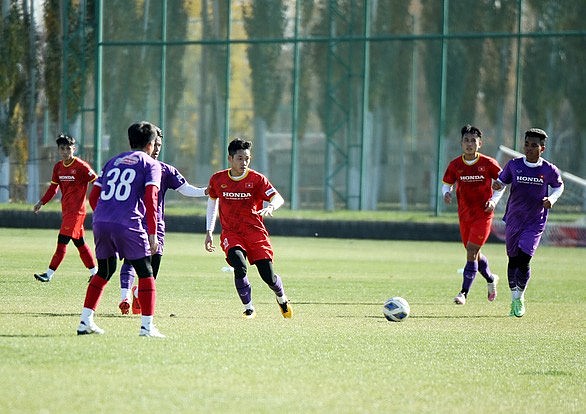 Vietnam’s U23 team train ahead of their match against Myanmar in Group I of the 2022 AFC U23 Asian Cup qualifiers. Photo: Vietnam Football Federation