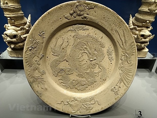 An enamel plate dates back to the 18th century. Photo: VNA An enamel plate dates back to the 18th century. Photo: VNA