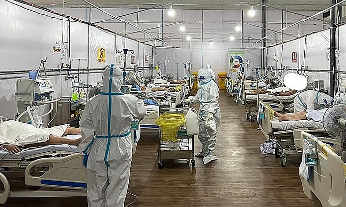 Medical staff take care of Covid patients at a field hospital in Tan Binh District, HCMC, November 25 2021 Medical staff take care of Covid patients at a field hospital in Tan Binh District, HCMC, November 25 2021