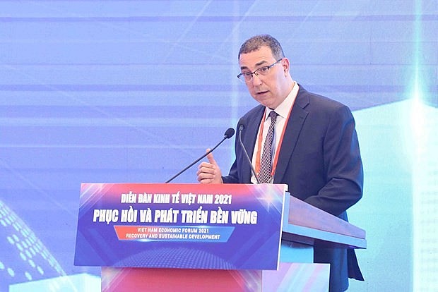 IMF Regional Resident Representative Francois Painchaud addresses the Vietnam Economic Forum in Hanoi on December 5. Photo: VNA IMF Regional Resident Representative Francois Painchaud addresses the Vietnam Economic Forum in Hanoi on December 5. Photo: VNA
