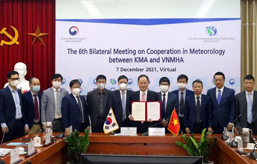 Viet Nam Meteorological and Hydrological Administration and Korea Meteorological Administration signed an agreement to extend the MoU. Photo: VNP Viet Nam Meteorological and Hydrological Administration and Korea Meteorological Administration signed an agreement to extend the MoU. Photo: VNP