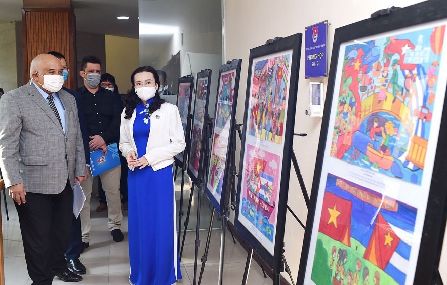 Vietnamese, Cuban Youth Continue Time-Honored Friendships