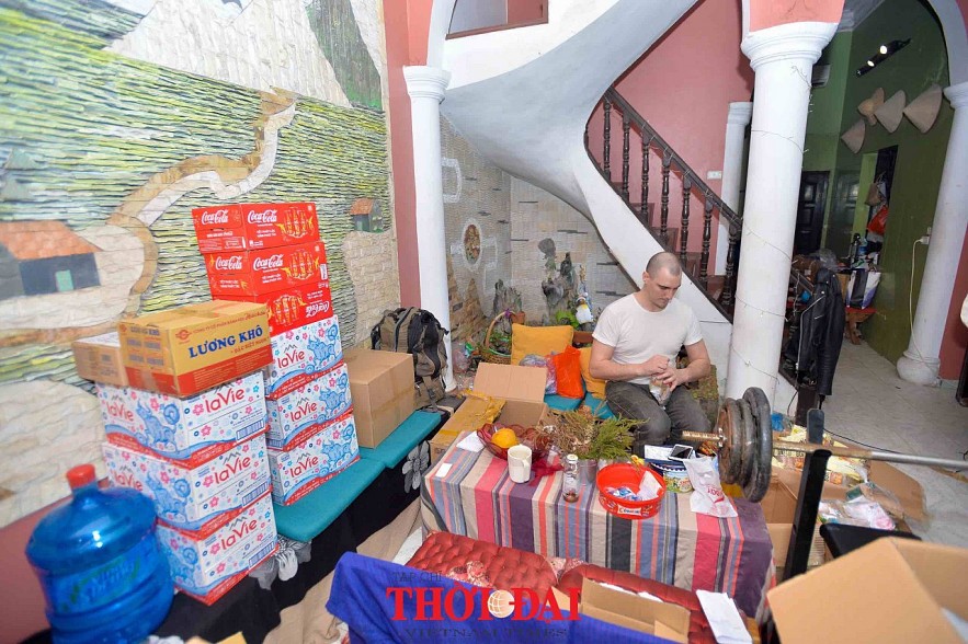 British Man with Love for the Homeless in Hanoi British Man Helps Hanoi's Homeless