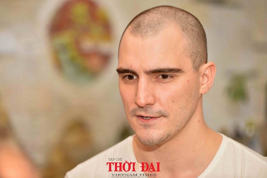 British Man with Love for the Homeless in Hanoi British Man Helps Hanoi's Homeless