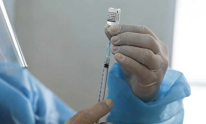 A medic prepares a Covid-19 vaccine shot in HCMC, October 27, 2021. Photo: VnExpress A medic prepares a Covid-19 vaccine shot in HCMC, October 27, 2021. Photo: VnExpress