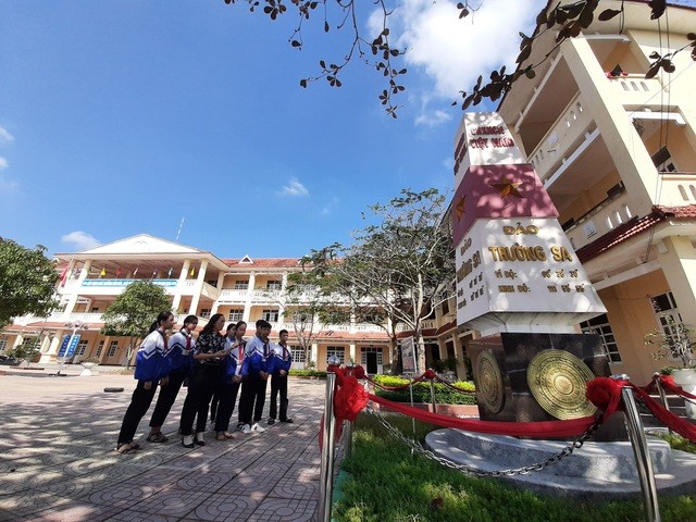 The school names its class after Spratly and Paracel islands the school names its class after spratly and paracel islands