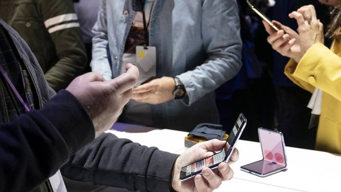 Samsung flies phone parts to Vietnam after coronavirus hits supply chain samsung flies phone parts to vietnam after coronavirus hits supply chain