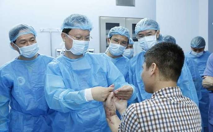 World first hand transplant from living donor performed by Vietnamese surgeon world first hand transplant from living donor performed by vietnamese surgeon