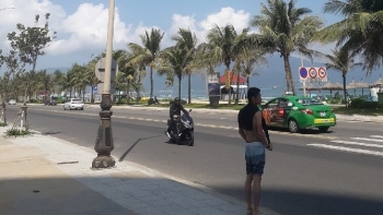 ‘I’ve been incredibly surprised at the response to contain this deadly disease’, American man living in Da Nang amid COVID-19