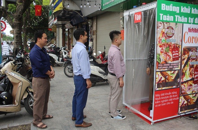 Hanoi pizza restaurant equipped with disinfection chamber to prevent coronavirus hanois pizza restaurant equipped with disinfection chamber to prevent coronavirus