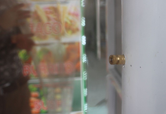Hanoi pizza restaurant equipped with disinfection chamber to prevent coronavirus hanois pizza restaurant equipped with disinfection chamber to prevent coronavirus