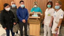vietnamese community in us collects gloves face masks for local hospital
