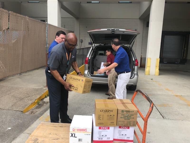 Vietnamese community in US collects gloves, face masks for local hospital vietnamese community in us collects gloves face masks for local hospital
