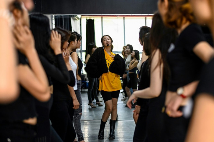 undefined Vietnamese social media users snap up course on posing for perfect photos