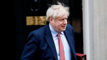 world news today trump double downs on use of hydroxychloroquine as coronavirus cure british pm in intensive care as symptoms worsen