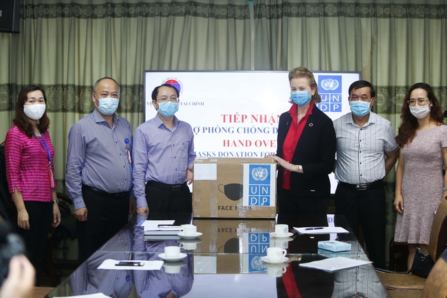 UNDP donates 20,000 medical masks to help Vietnam fight against COVID-19 undp donates 20000 medical masks to help vietnam fight against covid 19