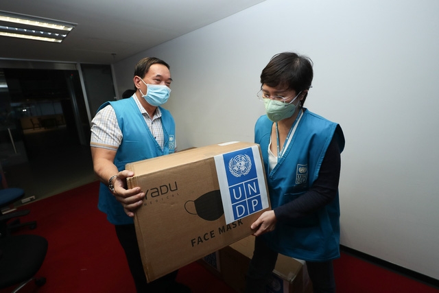 UNDP donates 20,000 medical masks to help Vietnam fight against COVID-19 undp donates 20000 medical masks to help vietnam fight against covid 19