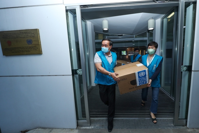 UNDP donates 20,000 medical masks to help Vietnam fight against COVID-19 undp donates 20000 medical masks to help vietnam fight against covid 19
