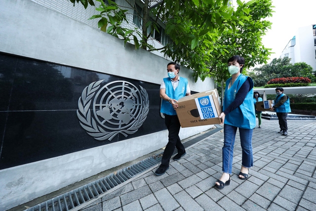 UNDP donates 20,000 medical masks to help Vietnam fight against COVID-19 undp donates 20000 medical masks to help vietnam fight against covid 19