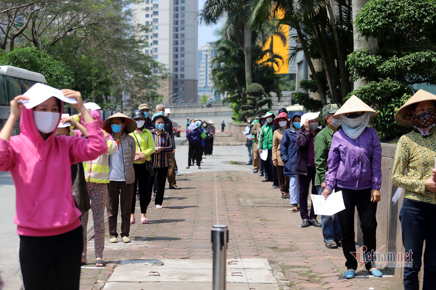 ‘Zero-VND supermarket’ launched in Vietnam amid COVID-19 outbreak zero vnd supermarket launched to support low income people amid covid 19