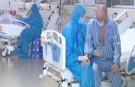 Video: British couple and their journey of COVID-19 treatment in Vietnam