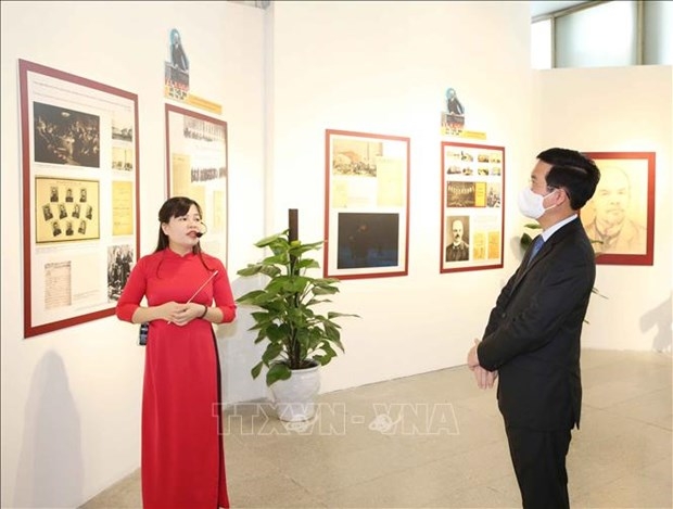 Hanoi officials pay tribute to Lenin on his birthday hanoi officials pay tribute to lenin on his birthday