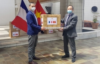 one more rice atm to feed the poor amid covid 19 in ho chi minh city