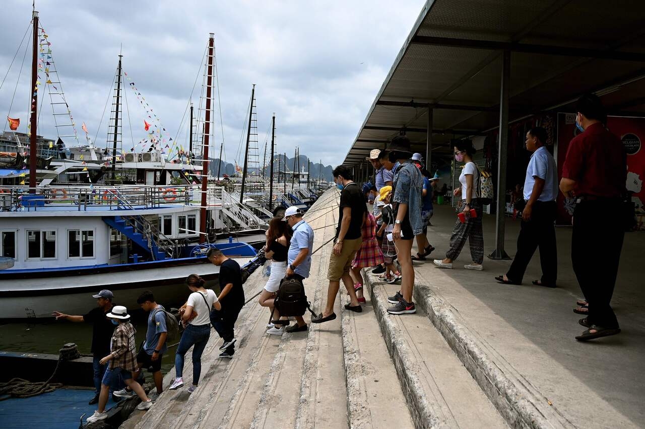 Tourist back in Ha Long Bay as domestic travel resumes tourist back in ha long bay as domestic travel resumes