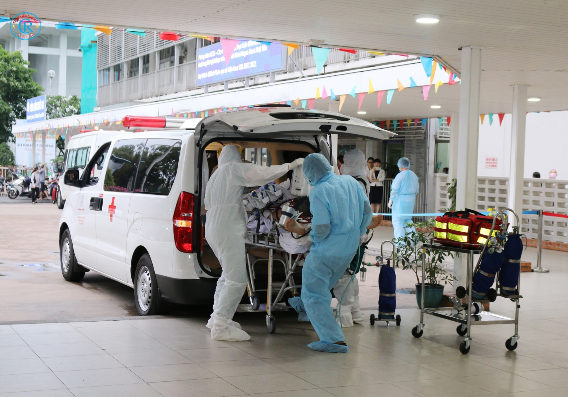Critically ill British pilot coronavirus patient conscious critically ill british pilot coronavirus patient conscious