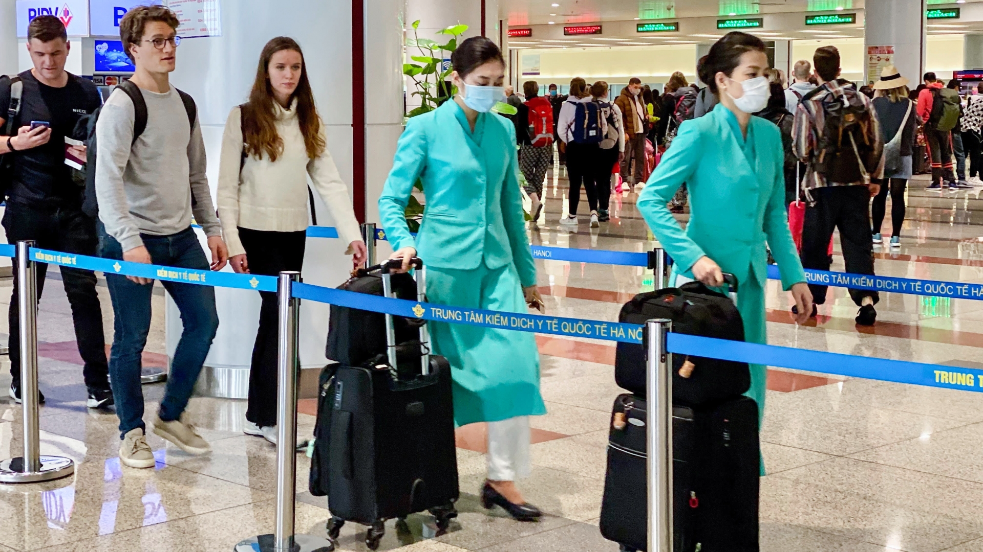 3653 vietnam airlines crew members
