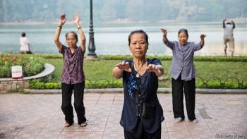 Vietnam to raise retirement age, add one more public holiday