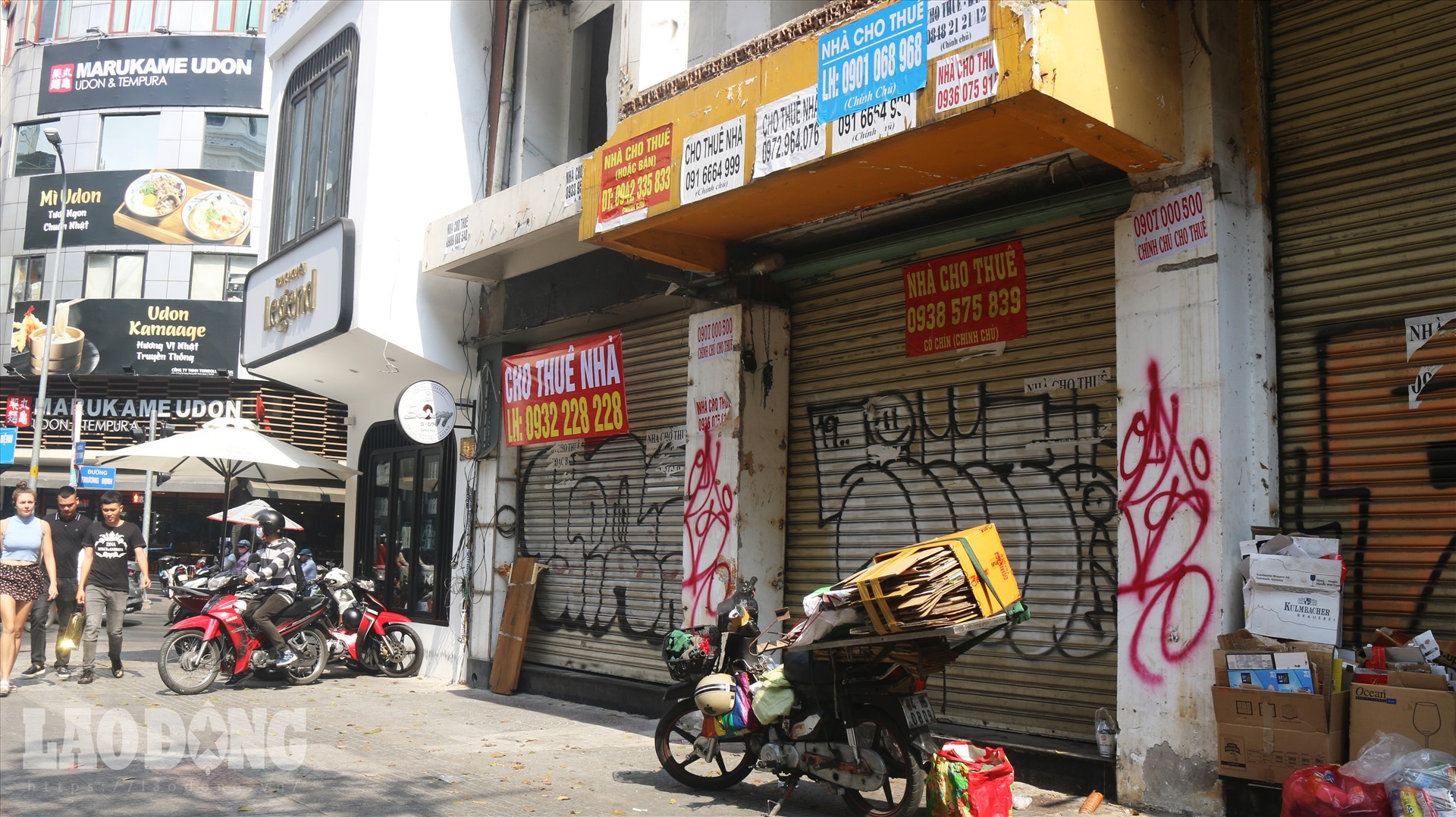 Shop closures in Hanoi, HCM City due to coronavirus fears