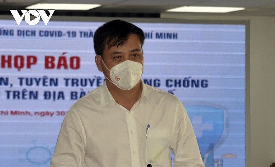 Le Hoa Binh, vice chairman of the municipal administration, unveils a new decree on COVID-19 prevention and control measures in a new normal status on September 30. Photo: VOV Le Hoa Binh, vice chairman of the municipal administration, unveils a new decree on COVID-19 prevention and control measures in a new normal status on September 30. Photo: VOV